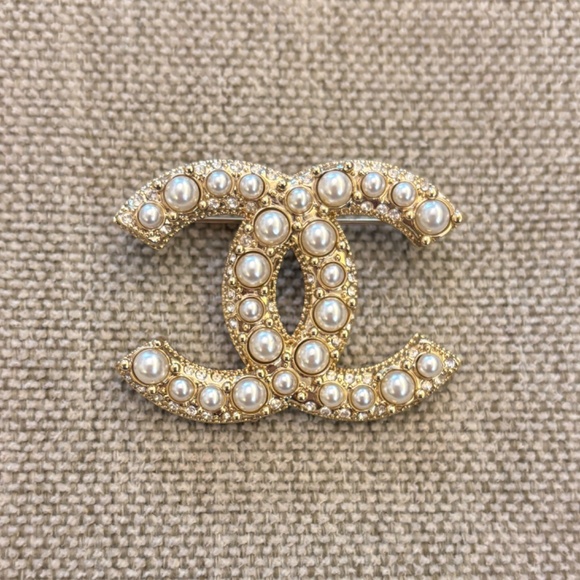 Brand New Chanel CC Logo Gold Pearl Crystal Brooch from 2020 SS Collection - Picture 2 of 5